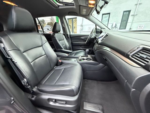 2017 Honda Pilot EX-L photo 28