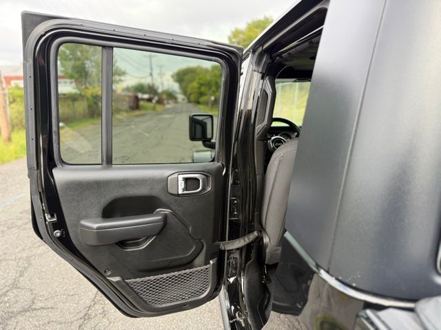 2022 Jeep Gladiator Willys photo 17