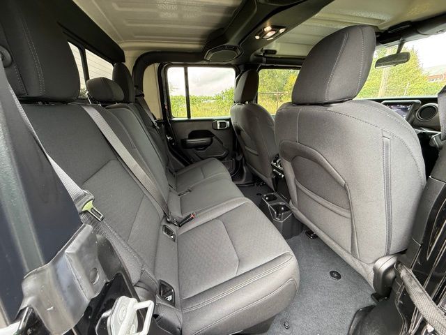 2022 Jeep Gladiator Willys photo 21