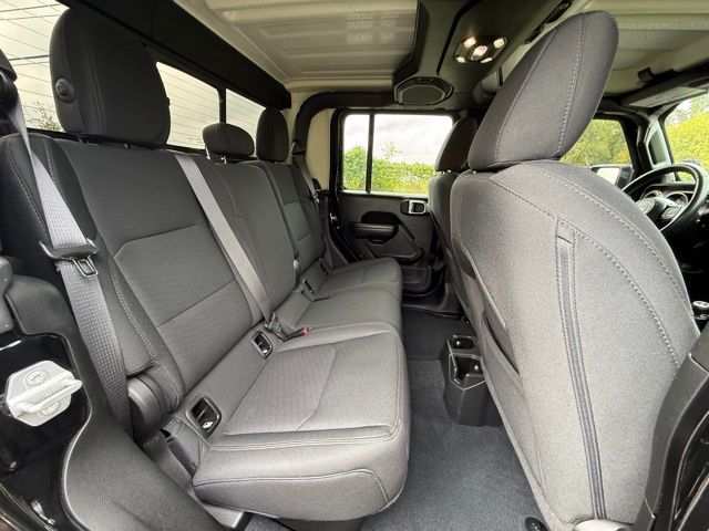 2022 Jeep Gladiator Willys photo 22
