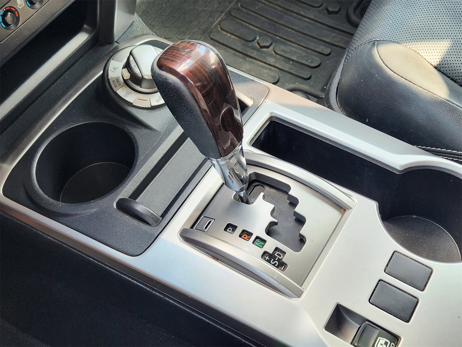 2017 Toyota 4Runner Limited photo 19