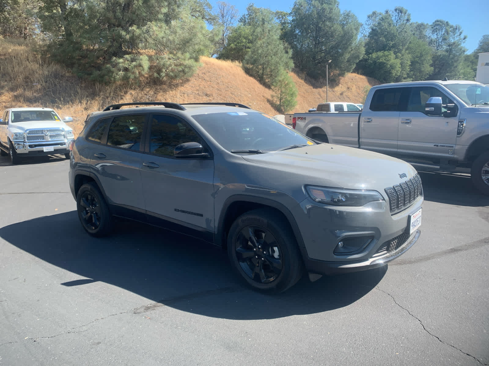 2023 Jeep Cherokee Altitude Lux photo 2