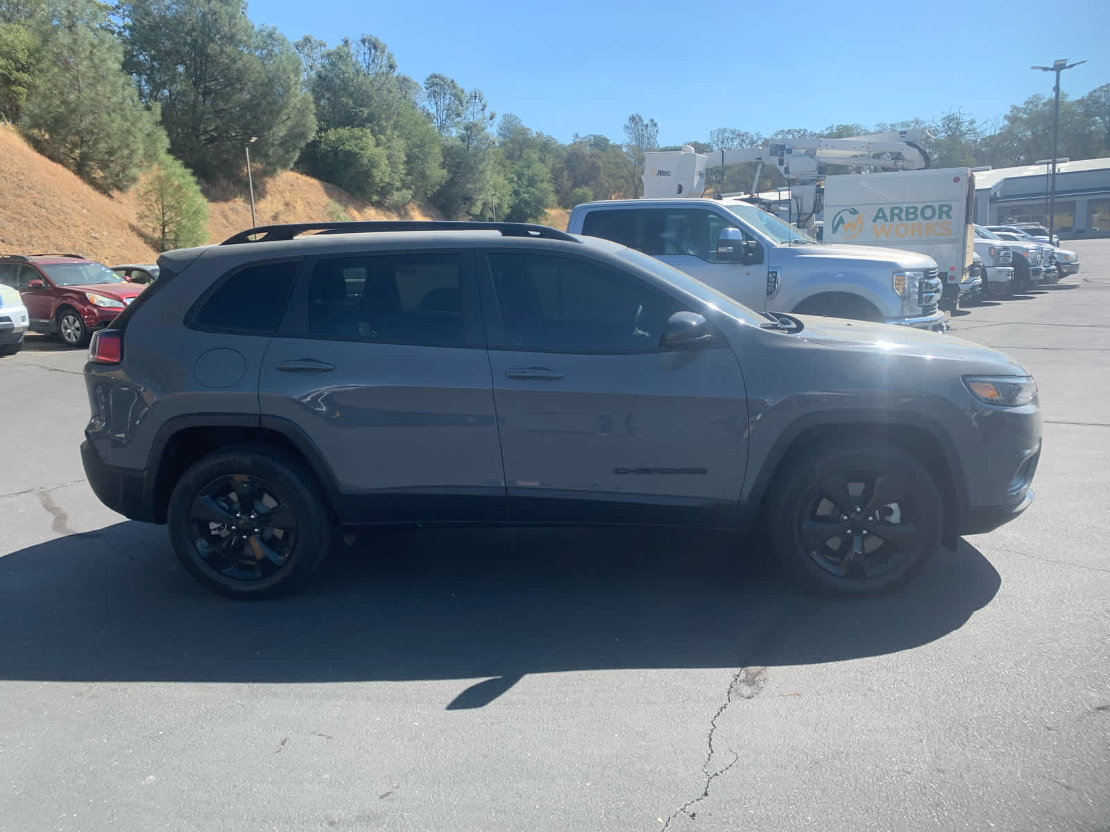2023 Jeep Cherokee Altitude Lux photo 3