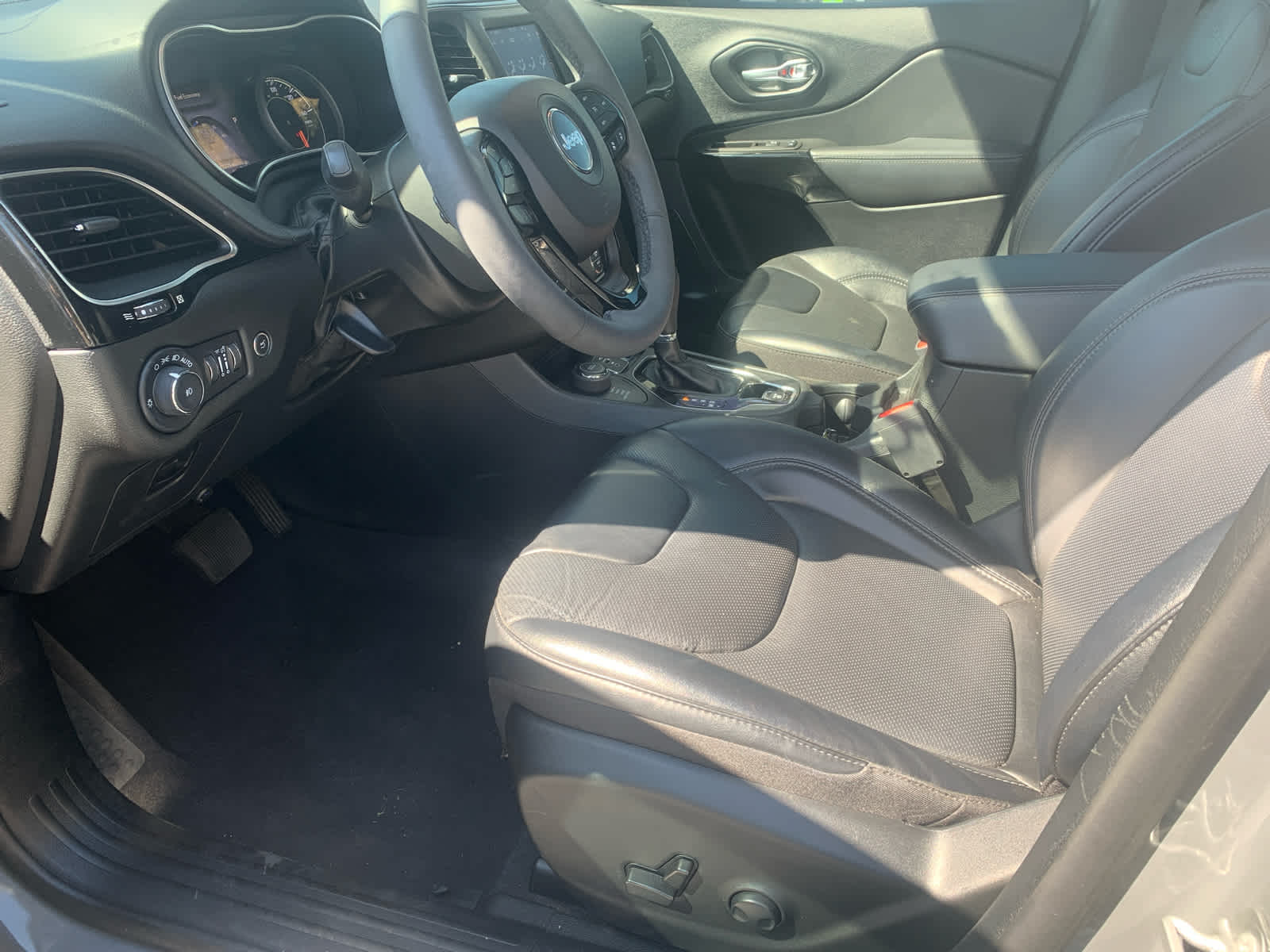 2023 Jeep Cherokee Altitude Lux photo 7