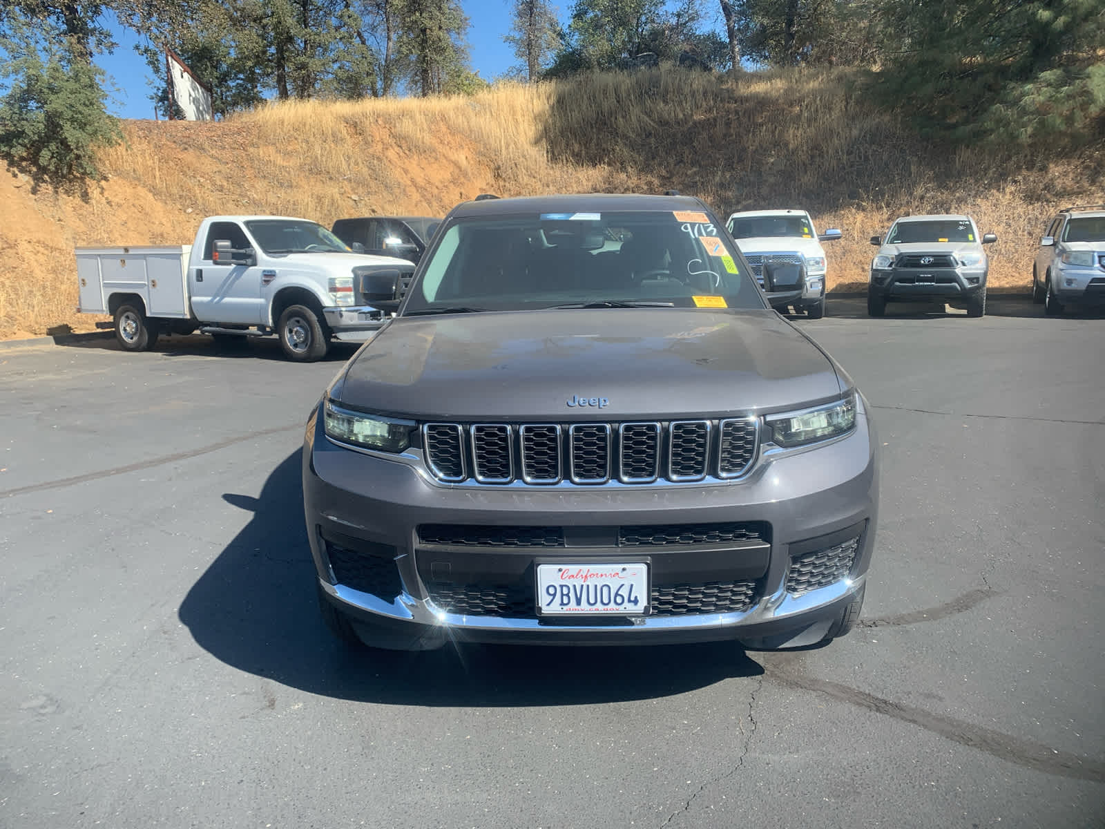 2022 Jeep Grand Cherokee Laredo photo 2
