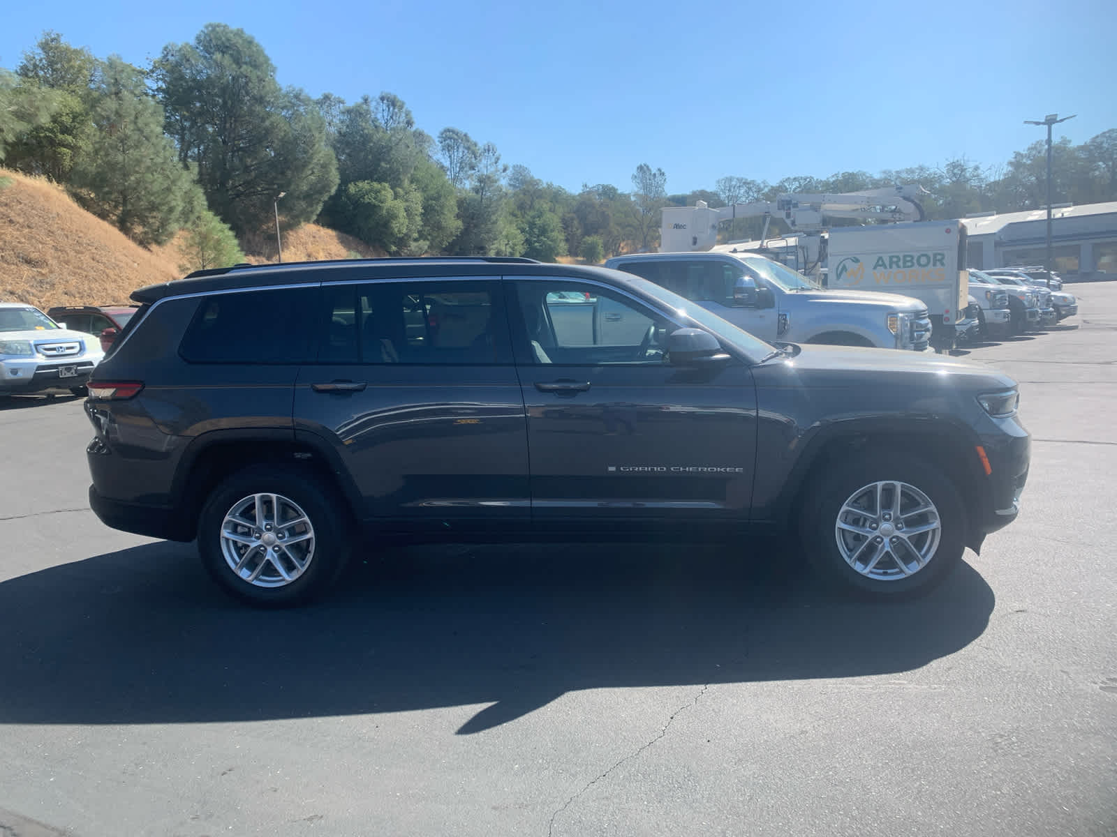 2022 Jeep Grand Cherokee Laredo photo 4