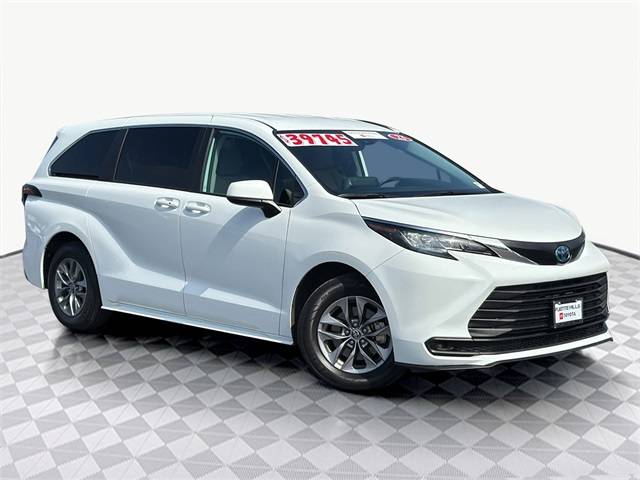 2023 Toyota Sienna LE