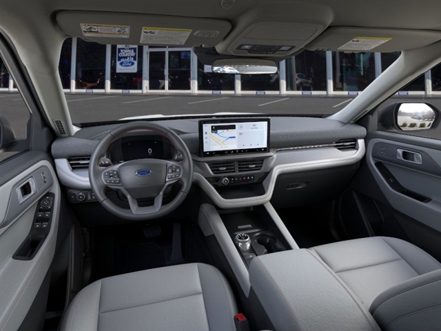 2025 Ford Explorer photo 2