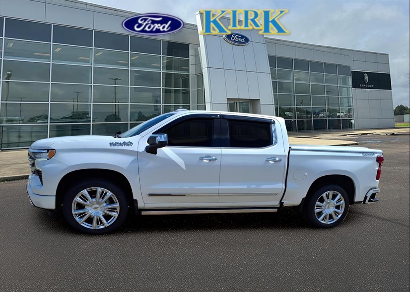 2022 Chevrolet Silverado 1500 High Country's photo