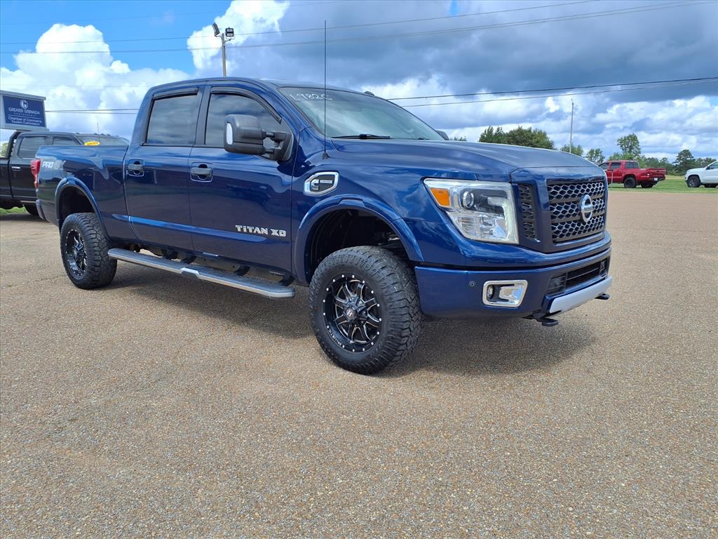 2018 Nissan Titan PRO-4X Crew Cab photo 3