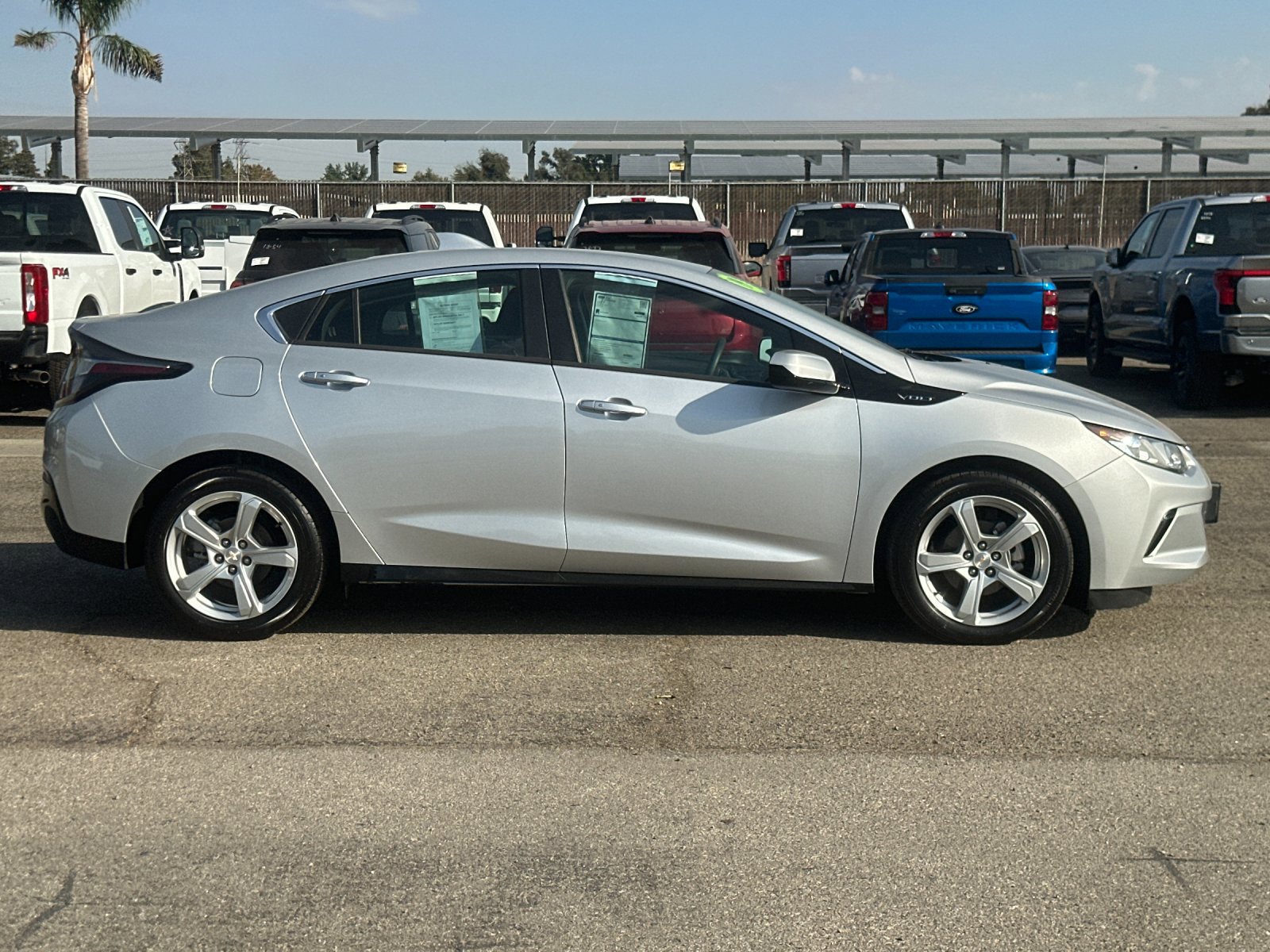 2019 Chevrolet Volt LT photo 2