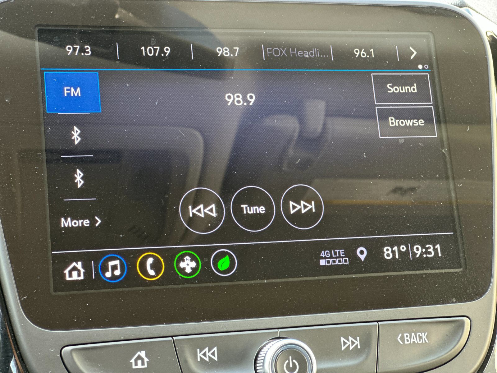 2019 Chevrolet Volt LT photo 17