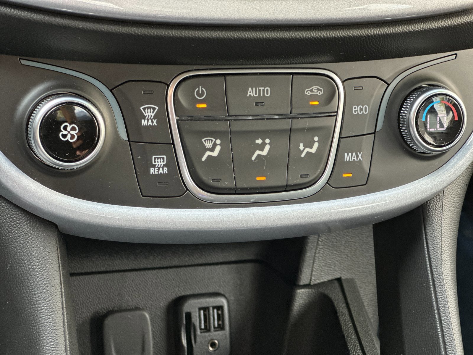 2019 Chevrolet Volt LT photo 19