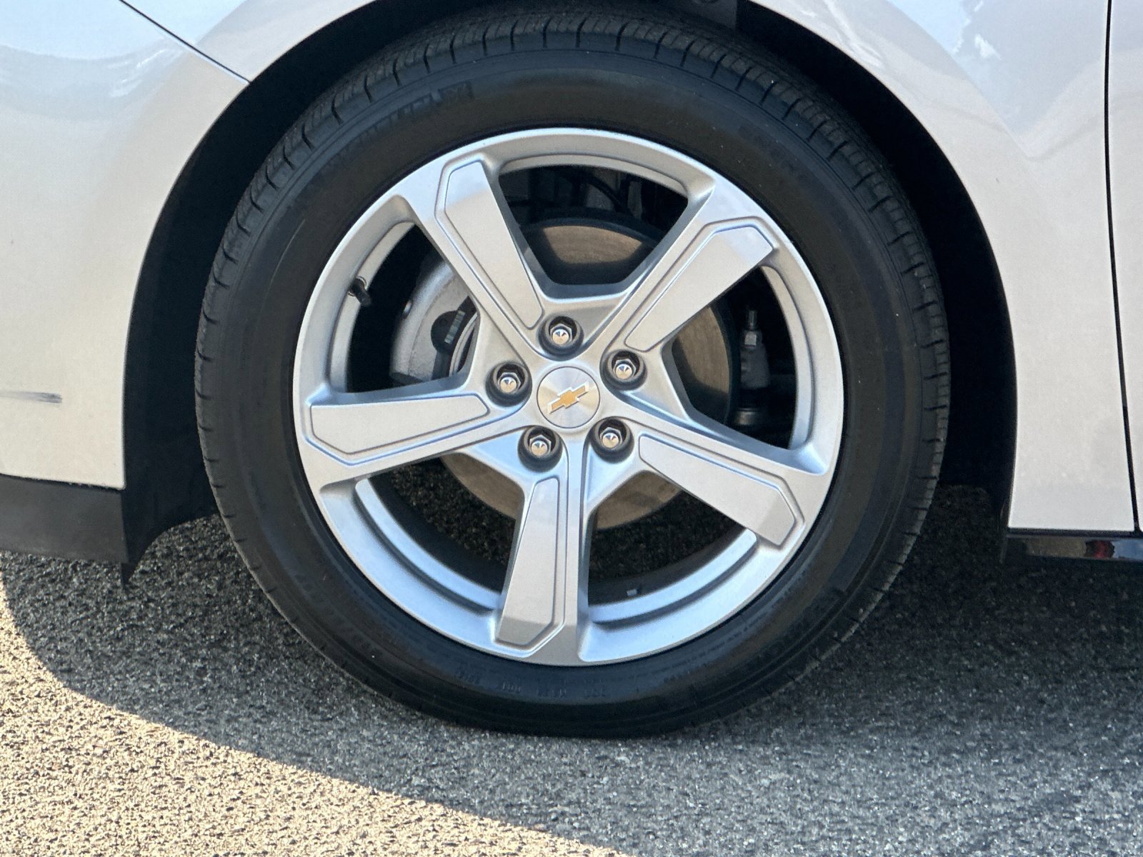 2019 Chevrolet Volt LT photo 24