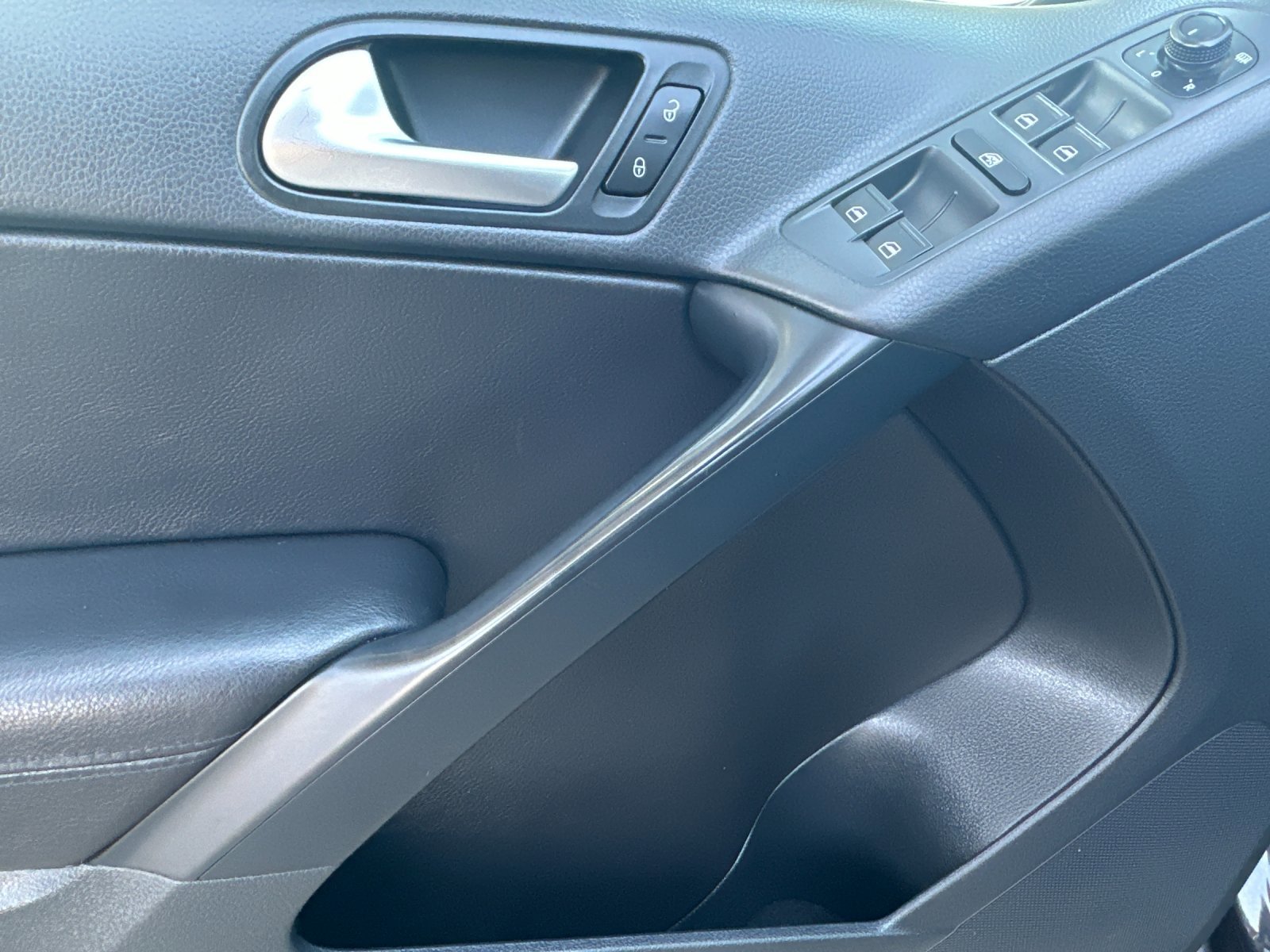 2016 Volkswagen Tiguan Sport photo 10