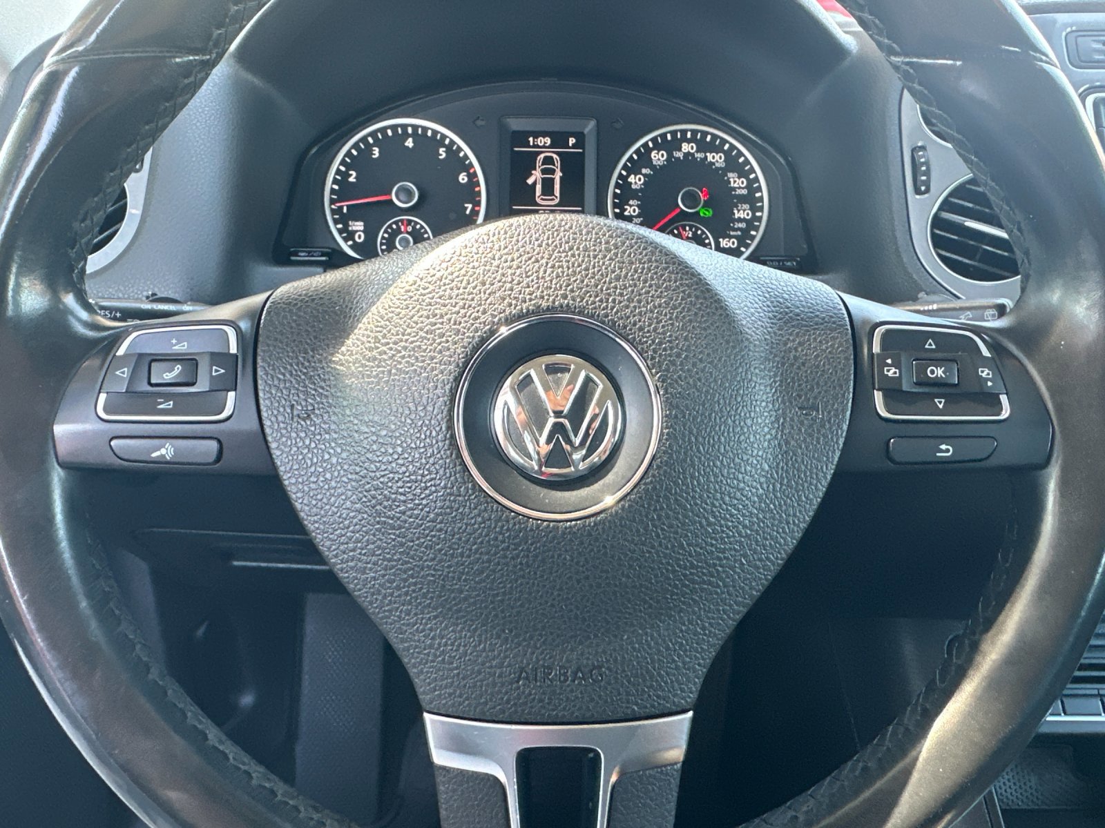 2016 Volkswagen Tiguan Sport photo 22