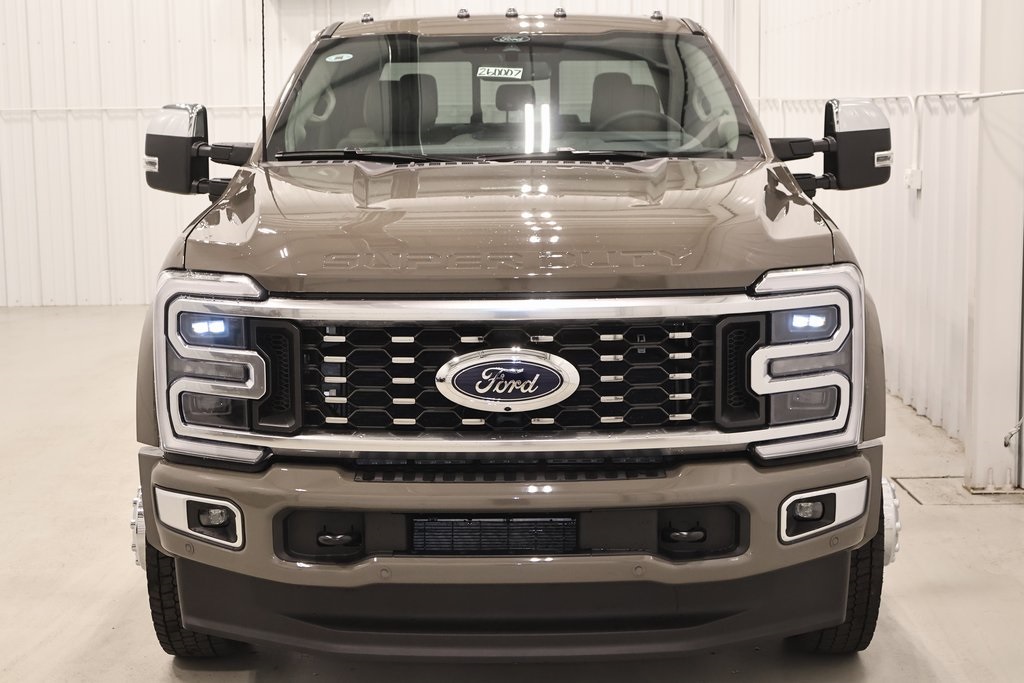 2026 Ford F-450 photo 3