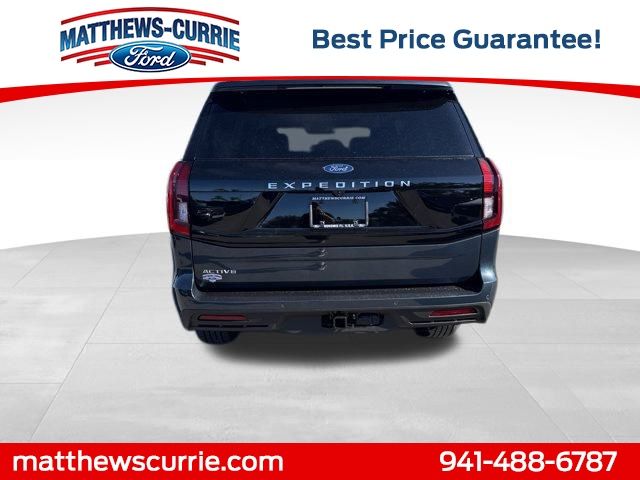 2025 Ford Expedition photo 3