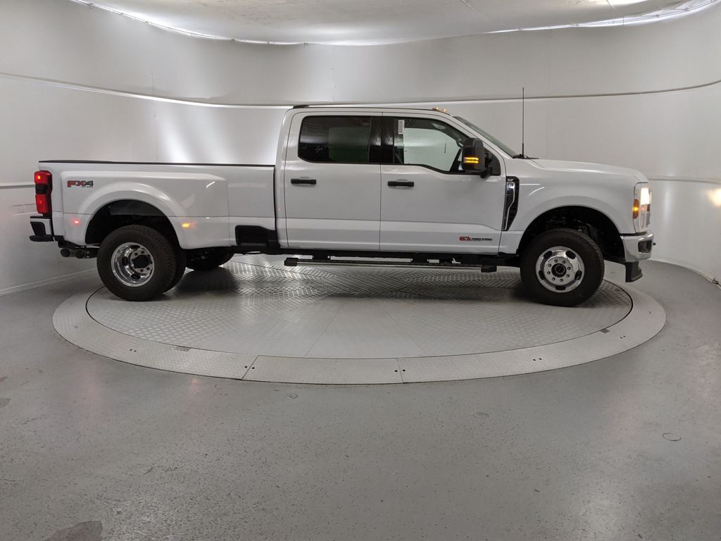 2026 Ford F-350 XLT photo 2