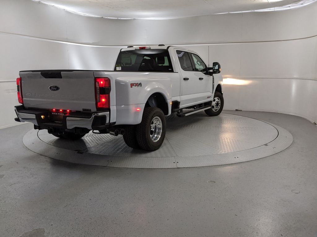 2026 Ford F-350 XLT photo 3