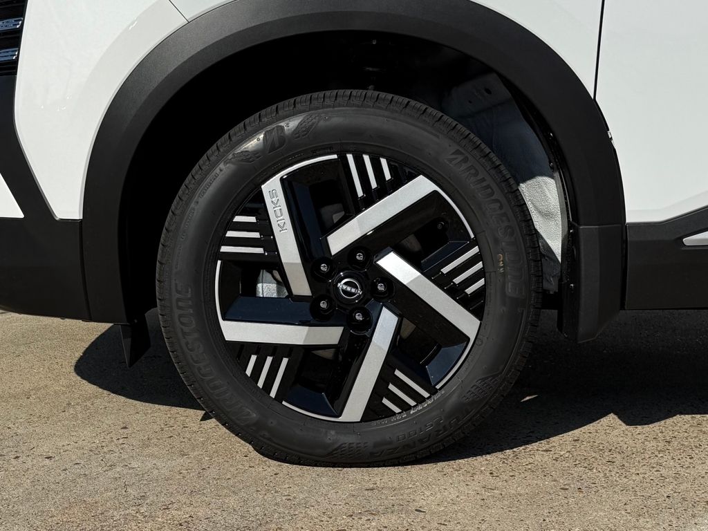 2026 Nissan Kicks SV photo 4