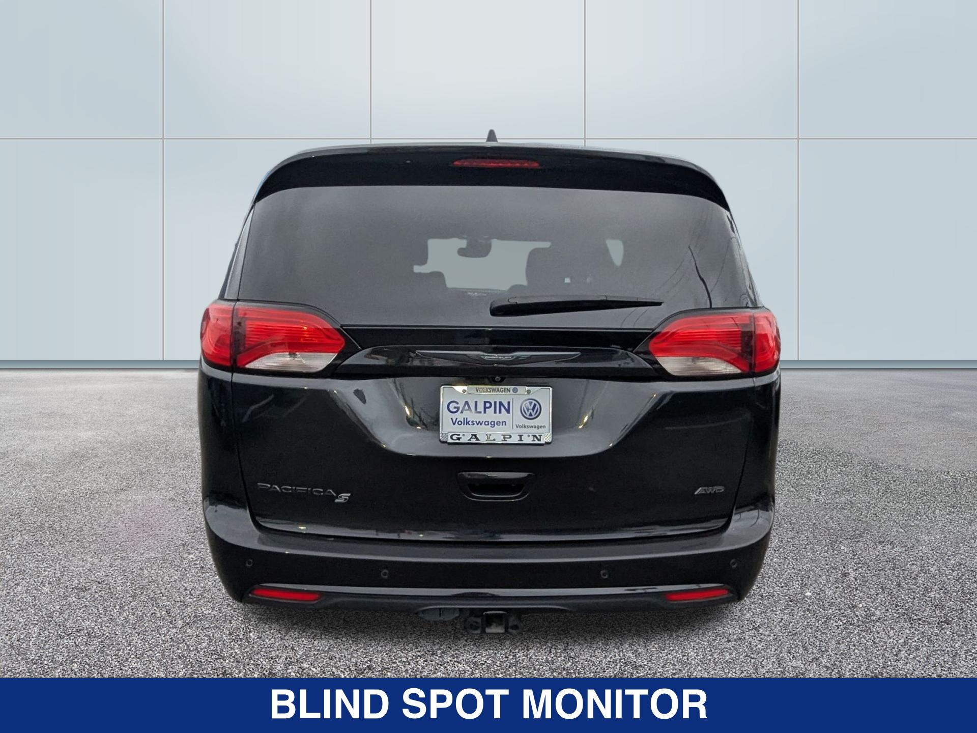 2020 Chrysler Pacifica Touring L photo 4