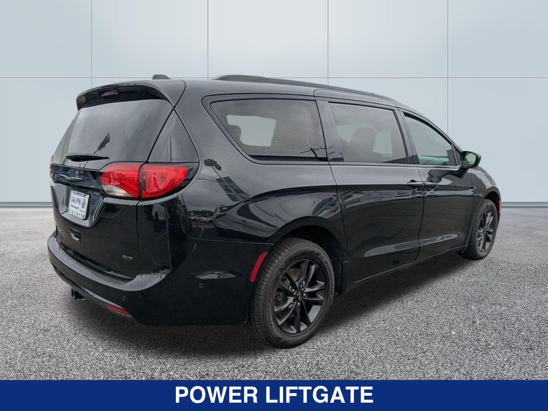 2020 Chrysler Pacifica Touring L photo 5