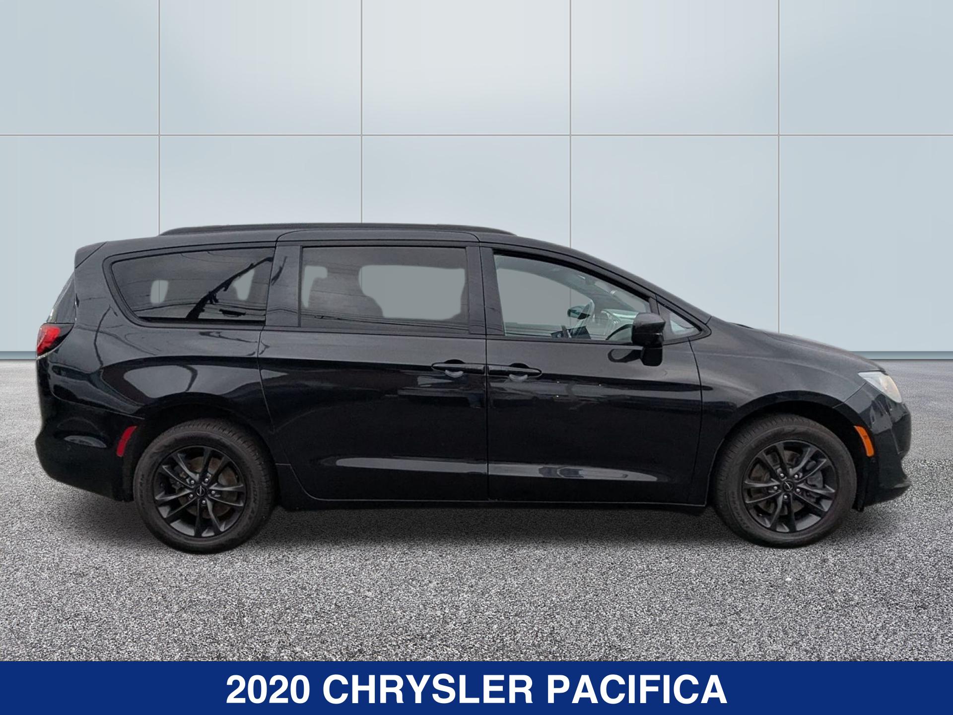 2020 Chrysler Pacifica Touring L photo 6