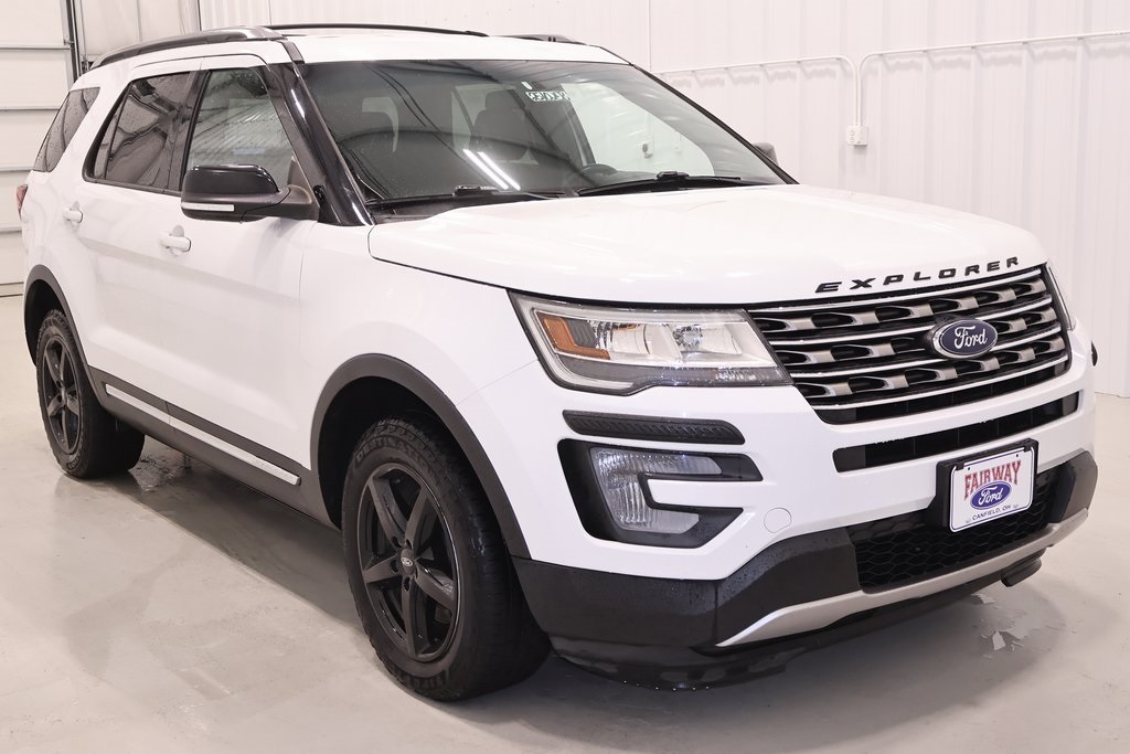 2017 Ford Explorer XLT photo 3