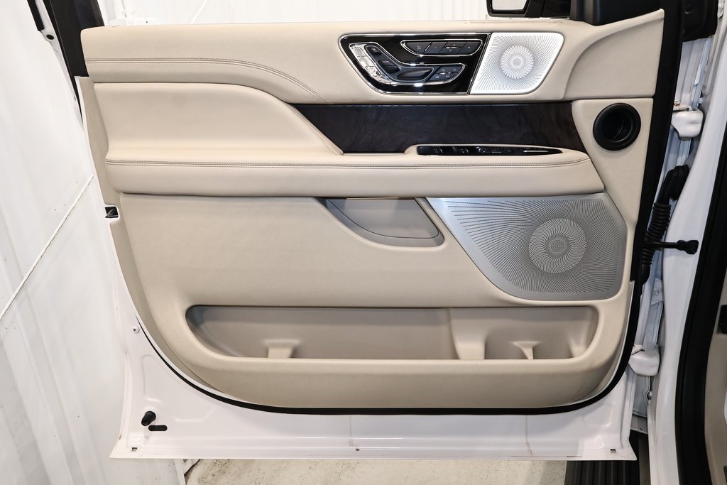 2018 Lincoln Navigator L Reserve photo 9