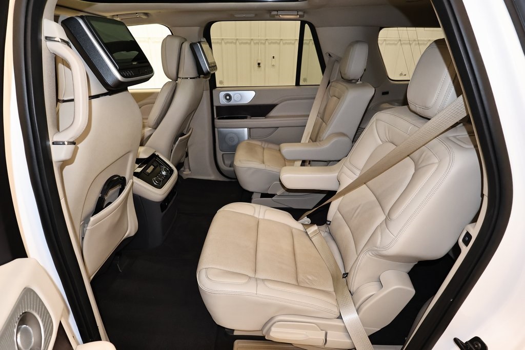 2018 Lincoln Navigator L Reserve photo 14
