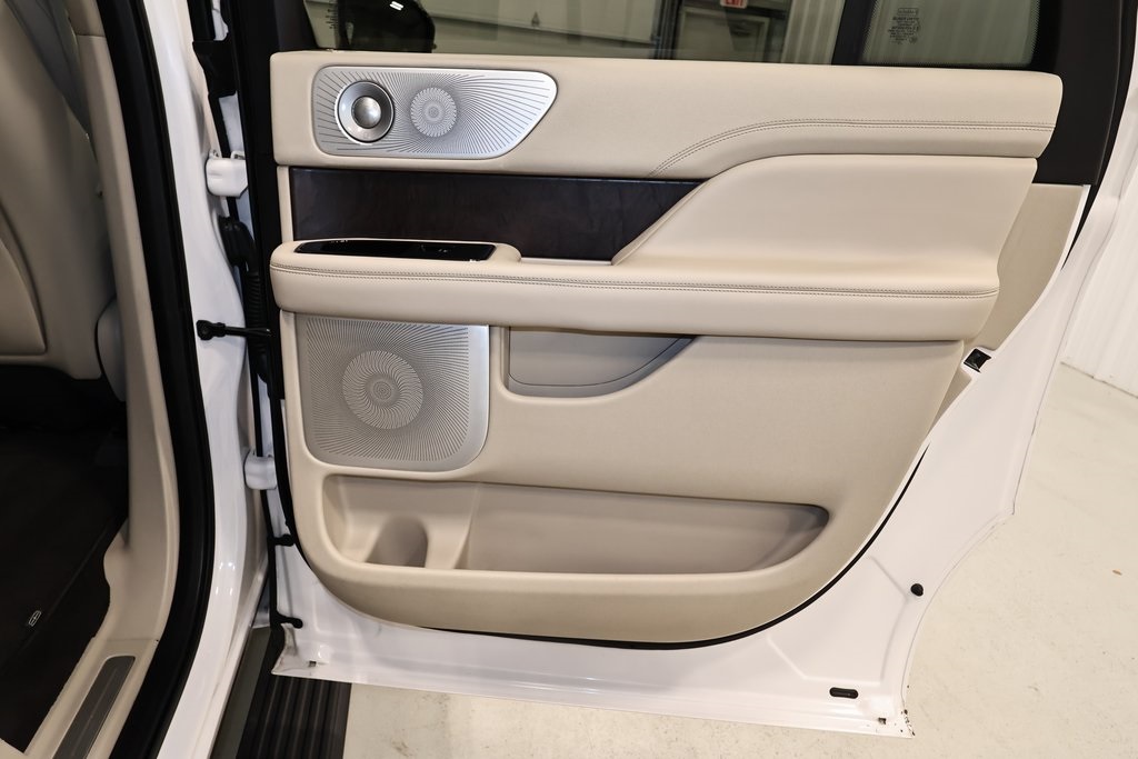 2018 Lincoln Navigator L Reserve photo 19