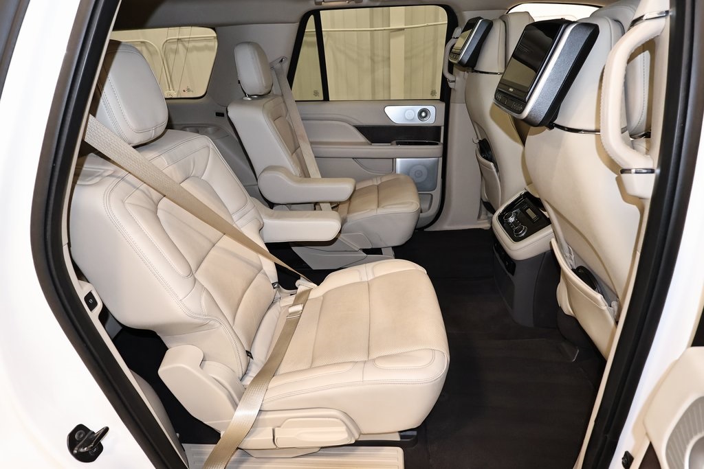 2018 Lincoln Navigator L Reserve photo 20