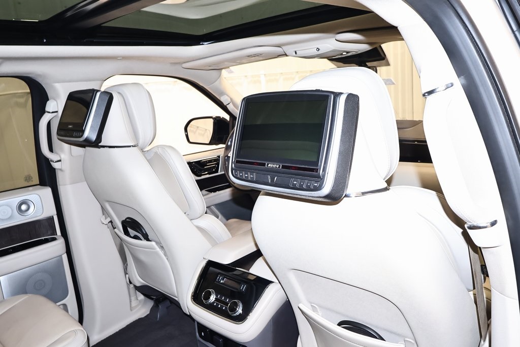 2018 Lincoln Navigator L Reserve photo 21