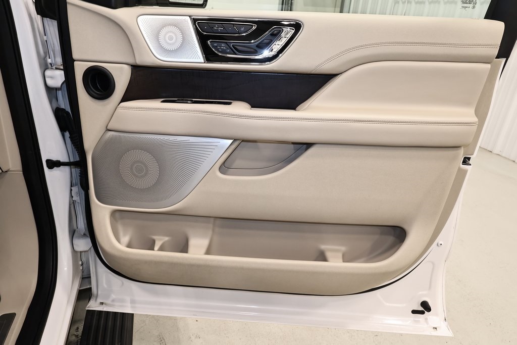 2018 Lincoln Navigator L Reserve photo 22