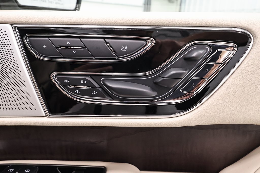 2018 Lincoln Navigator L Reserve photo 23