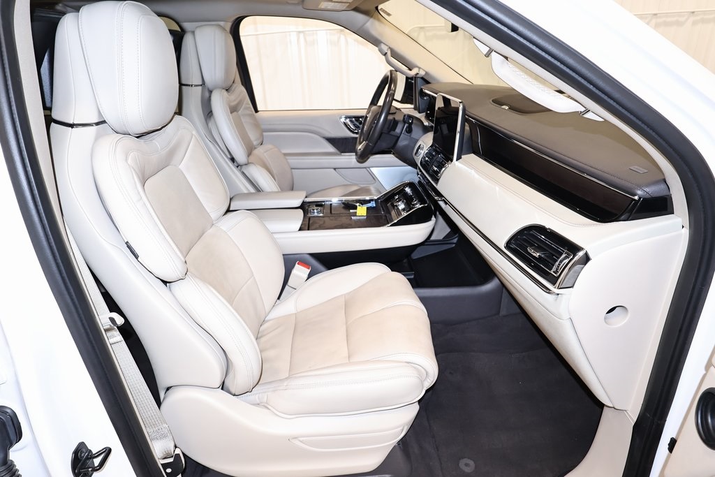 2018 Lincoln Navigator L Reserve photo 24