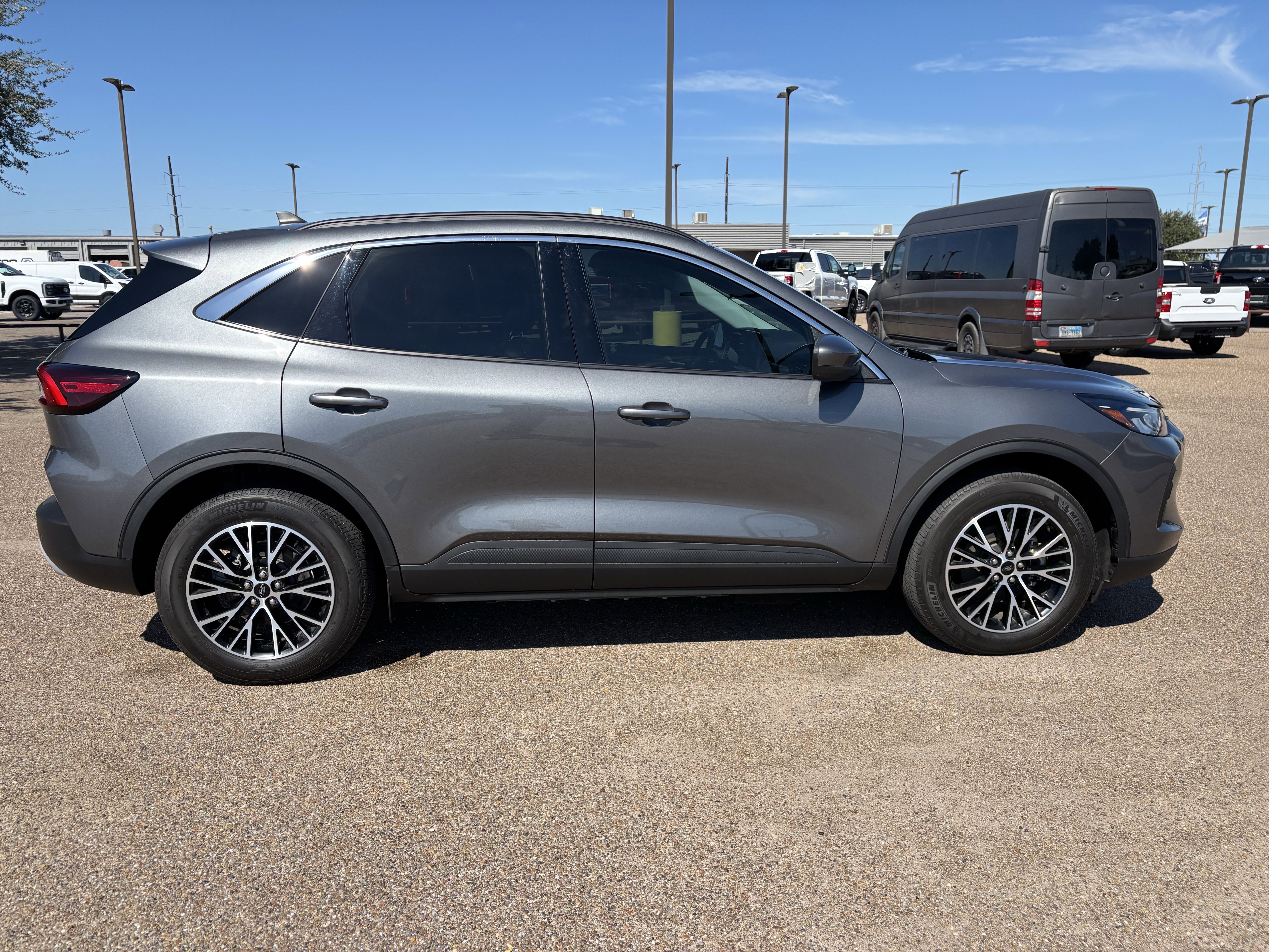 2023 Ford Escape photo 3