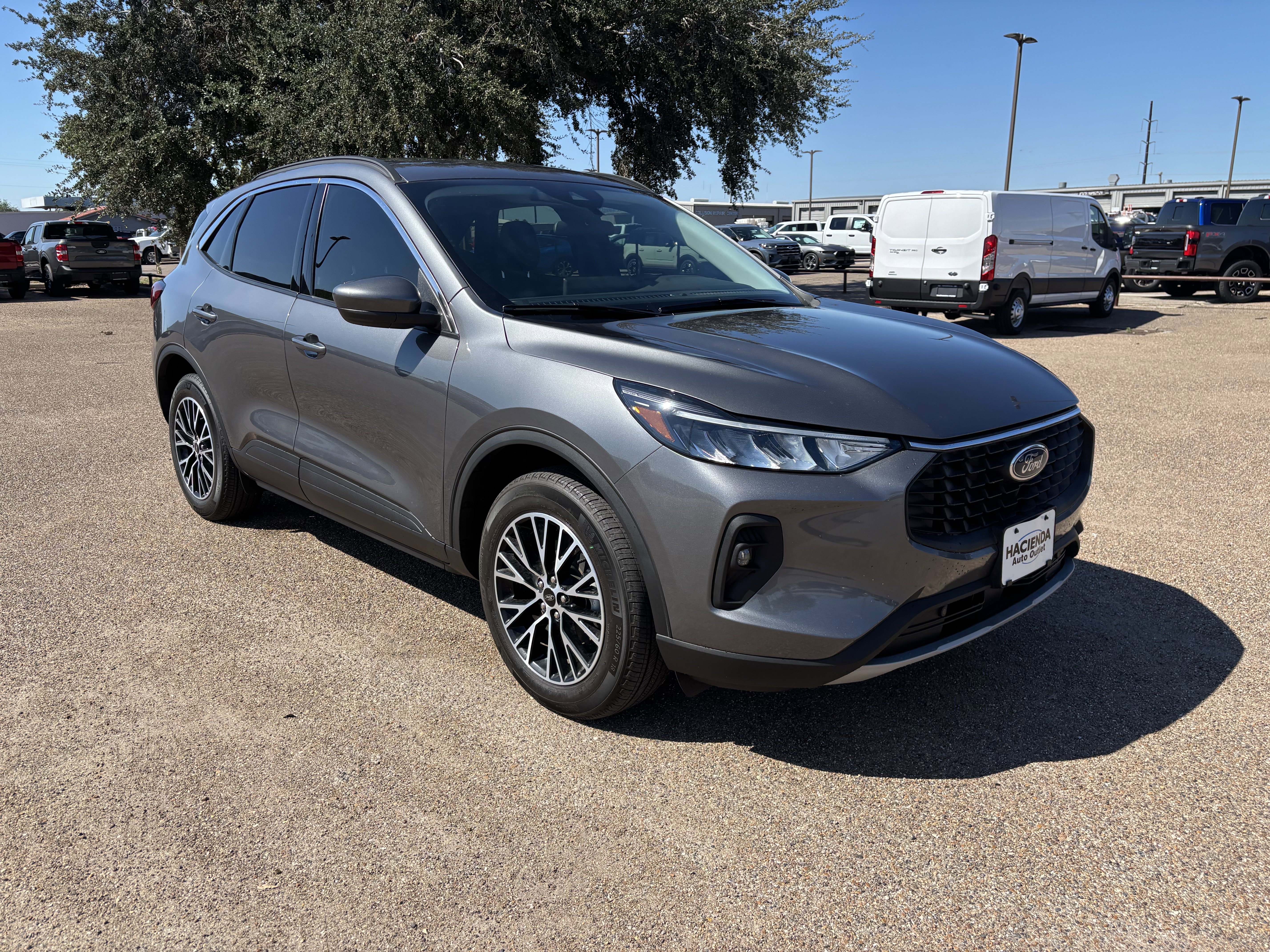 2023 Ford Escape photo 4