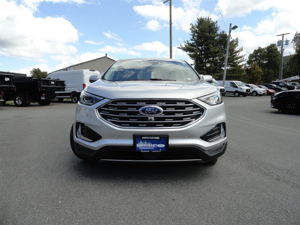 2019 Ford Edge Titanium photo 2
