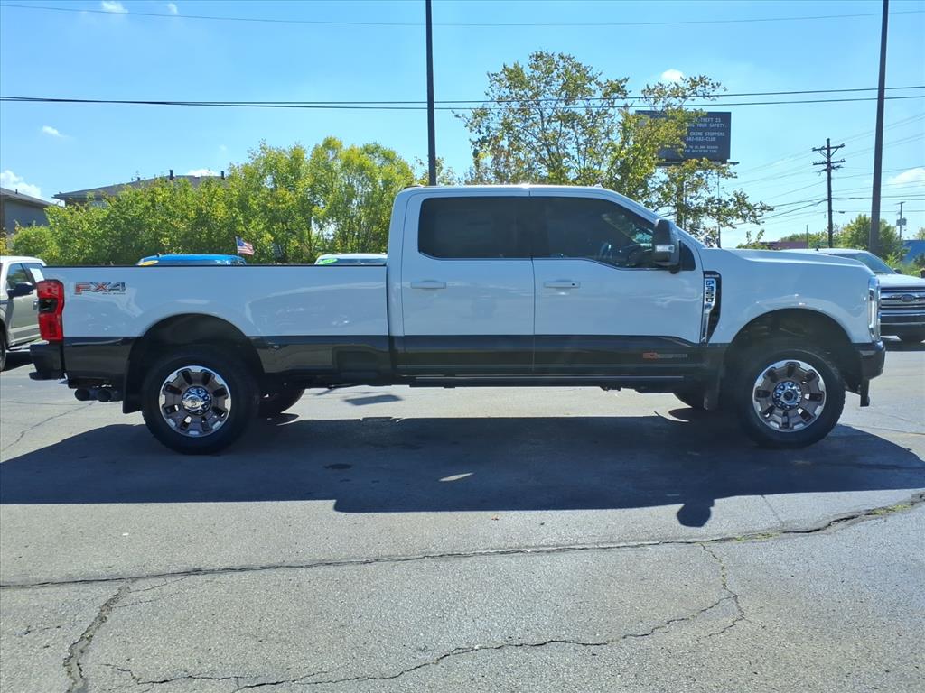 2025 Ford F-350 King Ranch photo 2
