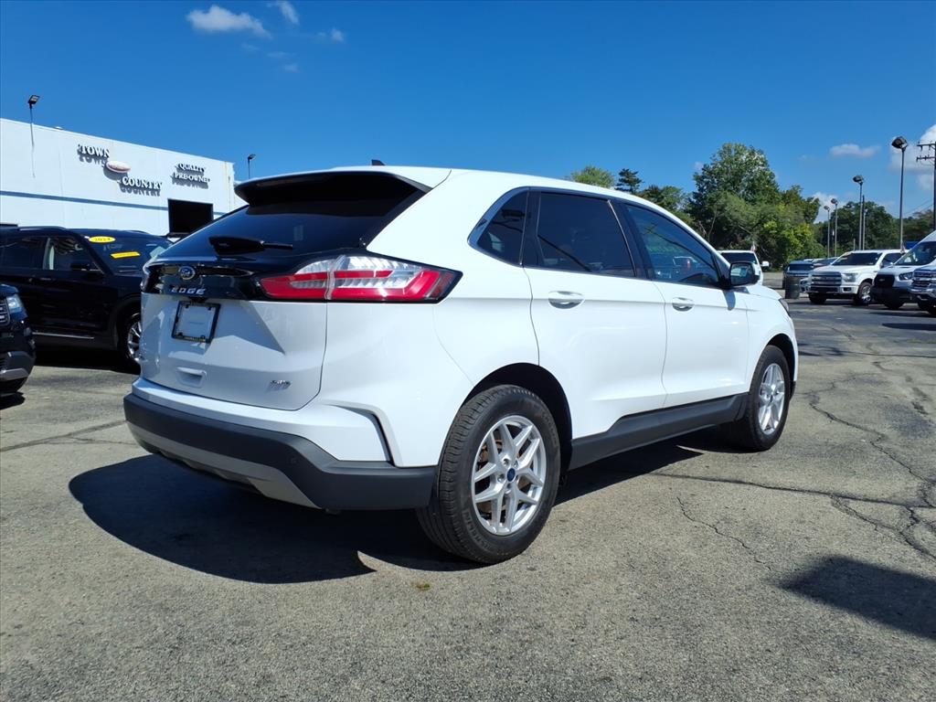 2022 Ford Edge SEL photo 3
