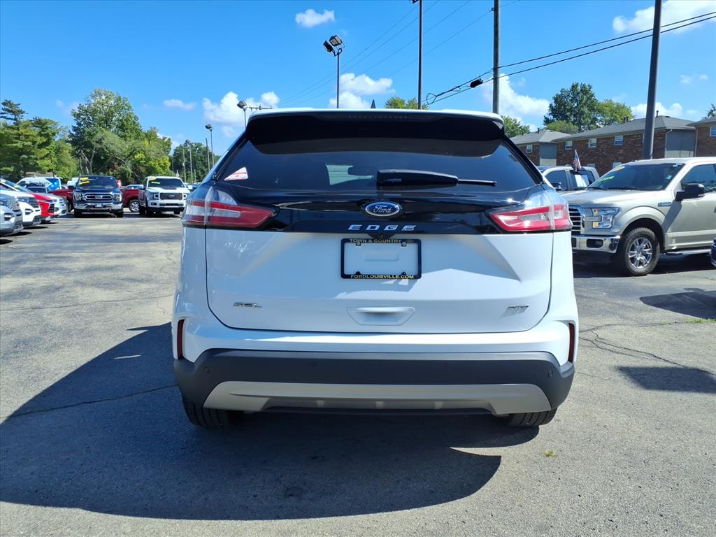 2022 Ford Edge SEL photo 4