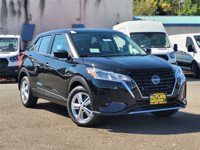 New 2025 Nissan Kicks Play S