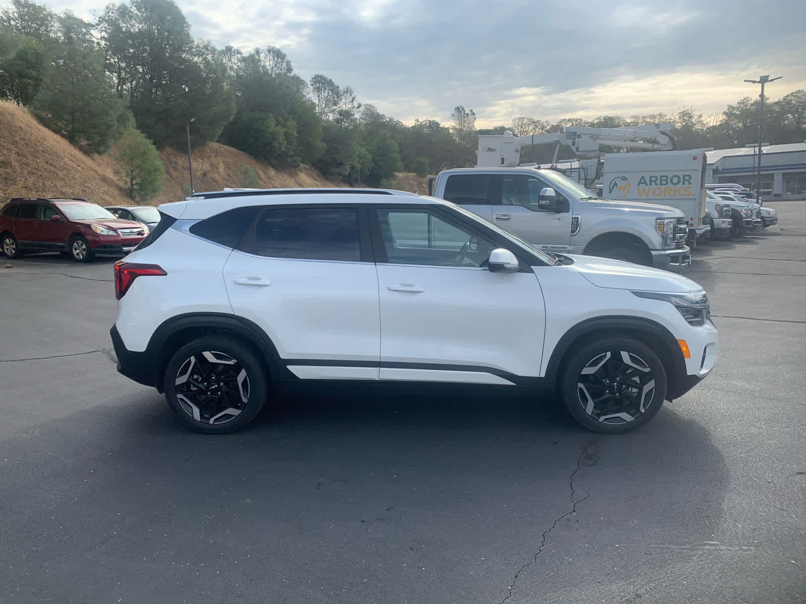 2024 Kia Seltos SX photo 2