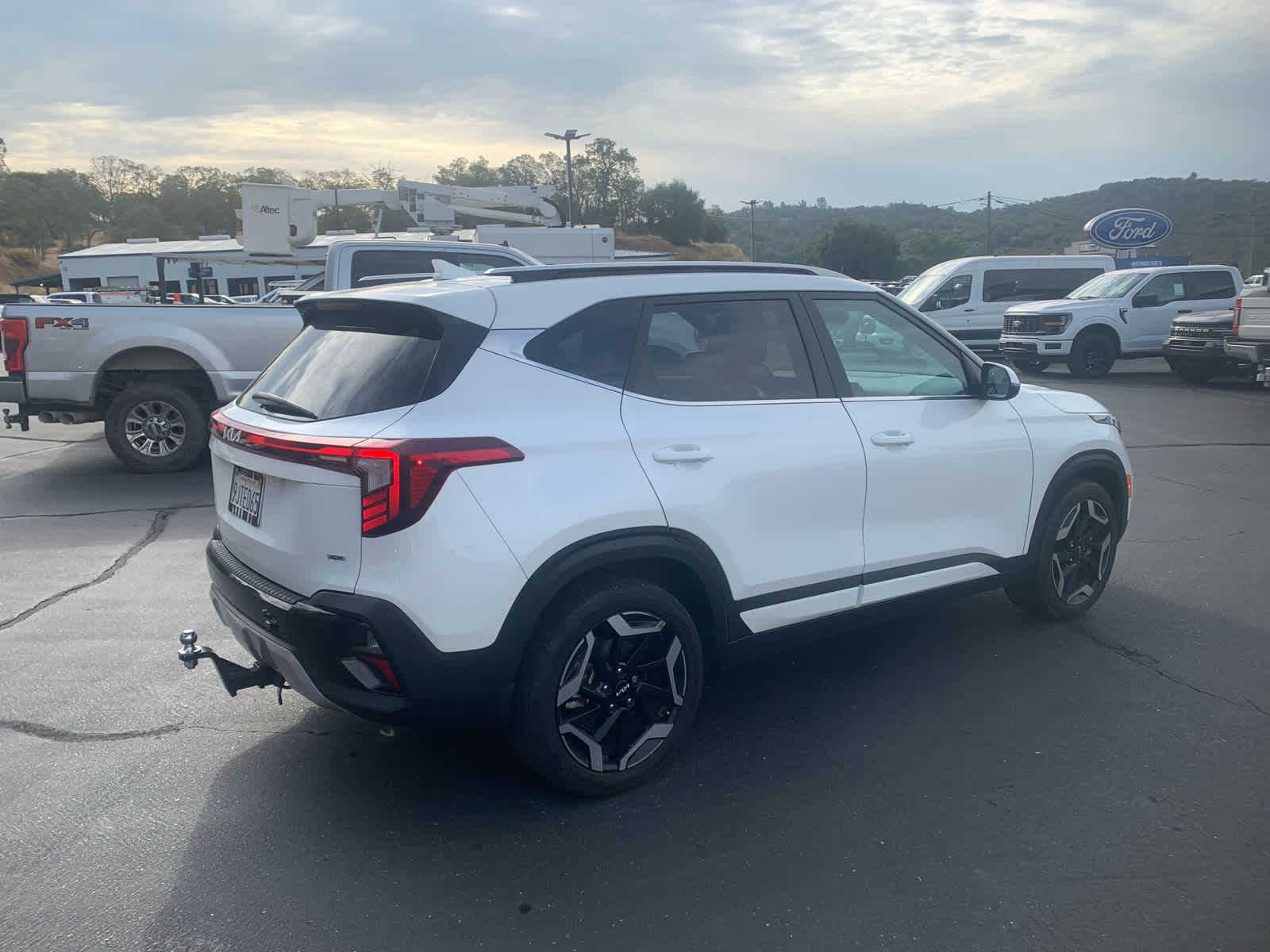 2024 Kia Seltos SX photo 3