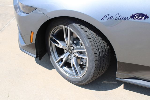 2025 Ford Mustang photo 5