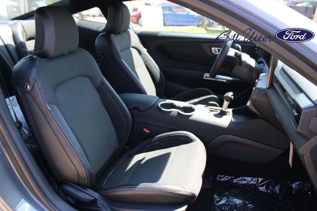 2025 Ford Mustang photo 7