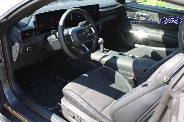 2025 Ford Mustang photo 10