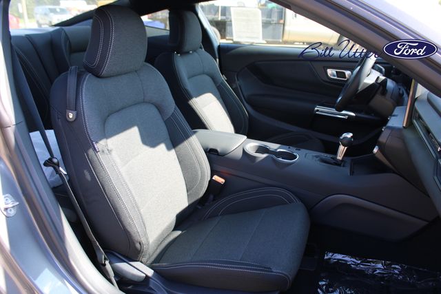 2025 Ford Mustang photo 7